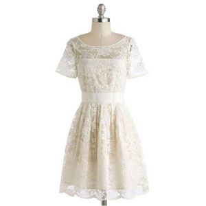NWT BB Dakota lace dress, empire waist, ivory, short skirt, lined, size 18